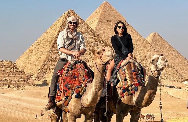 Private Half Day Pyramids of Giza and the Sphinx with Lunch