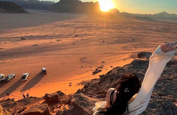 Wadi Rum Full-Day Jeep Tour and Overnight Bedouin Camp Experience