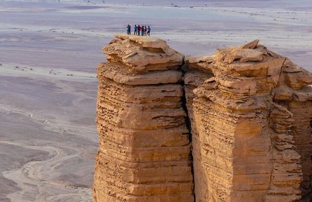 Edge of the World in–Hiking Adventure and Sunset Viewing in a 4x4