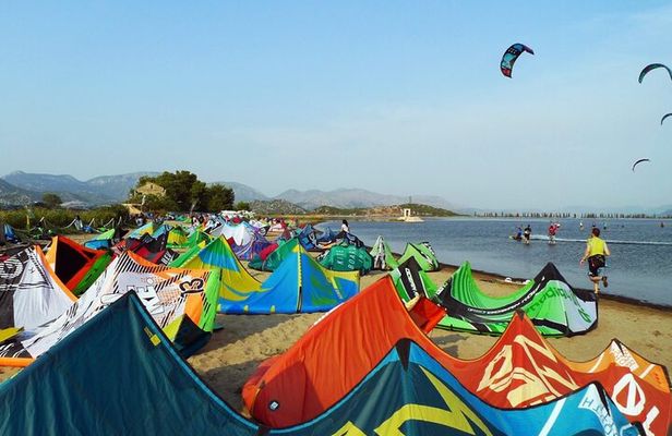 Exhilarating One Day Kitesurfing Tour * All Level Classes! 