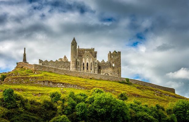 Rock of Cashel, Folklore Museum and Town Highlights Tour