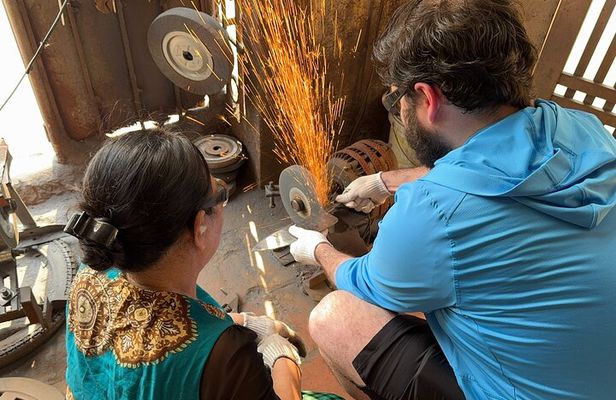 Hanoi Knife-Making Class:Join the Legacy in Blacksmith's Workshop