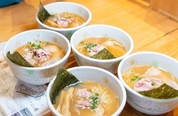Tokyo: Shinjuku Ramen Tour Taste 4 Mini Bowls of Tradition