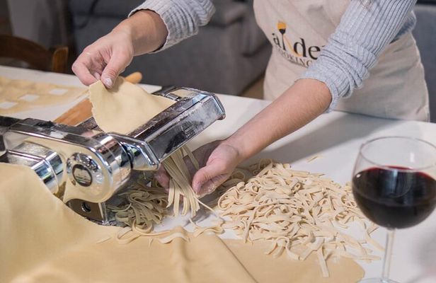 Local's Home Experience: Pasta & Tiramisu in Sorrento with Alessia