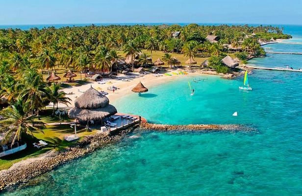 Visit 3 Top Islands: Mucura, Tintipan and Santa Cruz from Cartagena