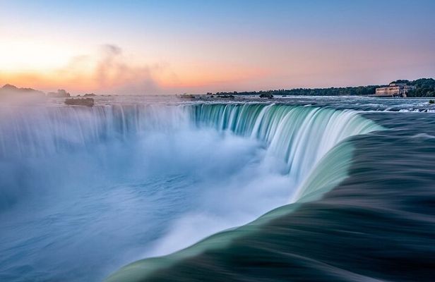 Toronto to Niagara Falls In-Depth Small Group Tour w/Boat Option