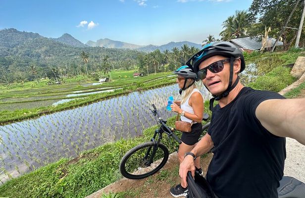 bike helmet bali Bell Full-10 Spherical Medium Arise Matte/Gloss White Whether youre stomping huge air at Whistler Bali Bike Tour Ubud Area