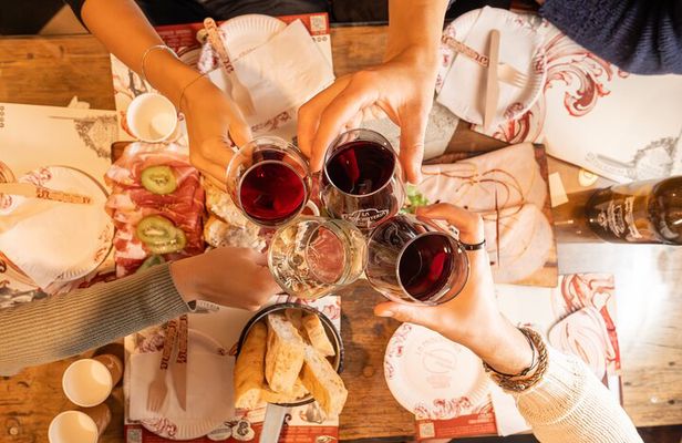 Milan: Sunset Navigli Food & Drinks Tour by Do Eat Better