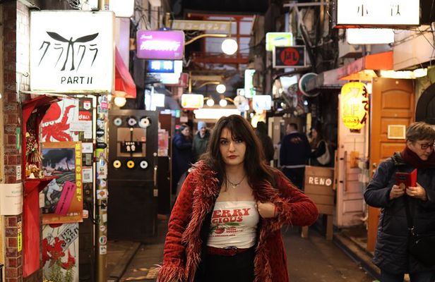 Tokyo Izakaya crawl (A tour of 2 izakayas, 1 bar, and a shrine)
