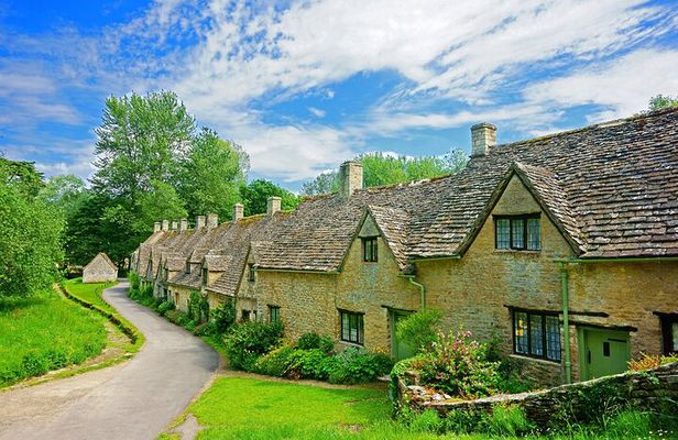 Cotswolds Hidden Gems Tour by Coach from Oxford