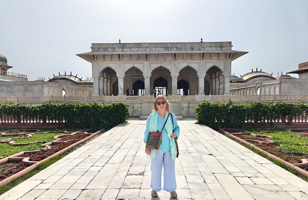 Private Taj Mahal Sunrise, Agra Fort & Baby Taj Tour from Delhi