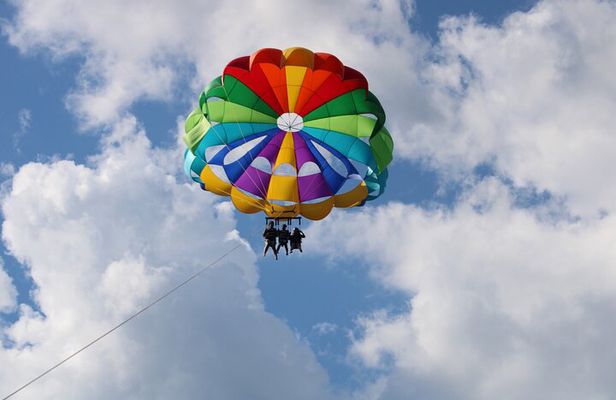 Unbelievable Parasailing with Fantastic Sights