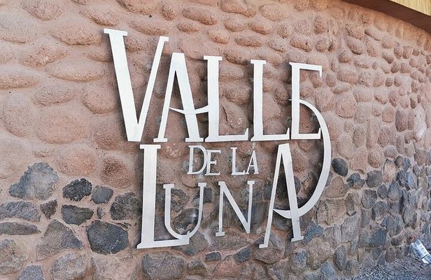 Valley of the Moon in San Pedro de Atacama Guided Tour + Cocktail