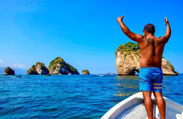 Los Arcos 5 islands Snorkeling Cliff Jumping and Hidden Beach