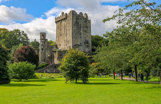Shore Excursion from Cobh (Cork) to Blarney Castle and Kinsale 