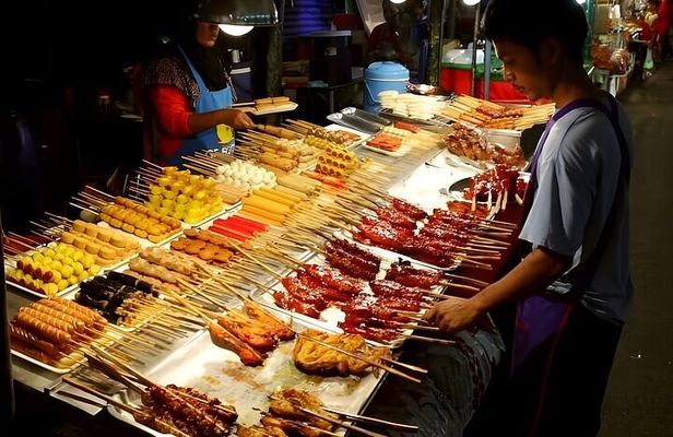 Private Bangkok Foodtour by tuk-tuk and Khao San Road