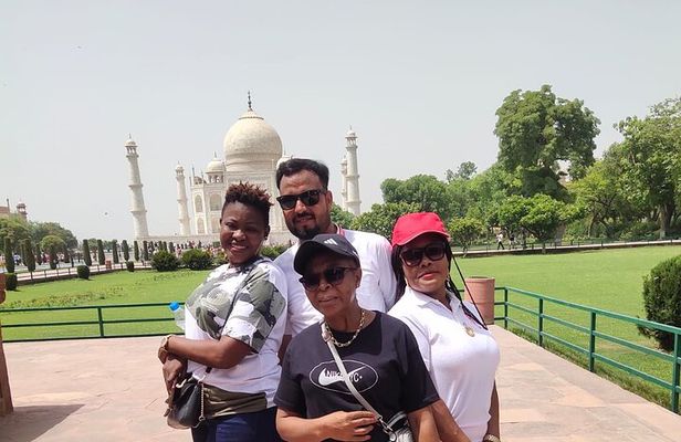 Private Taj Mahal and Agra Fort Day Tour from New Delhi 