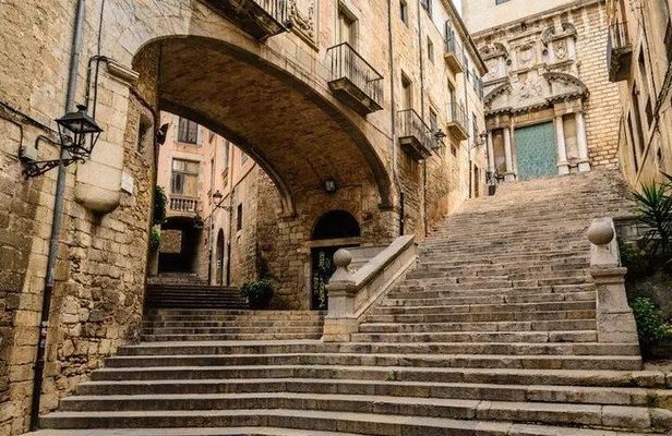 Prívate Girona Tour from Barcelona: GOT locations, Xuixos Tasting