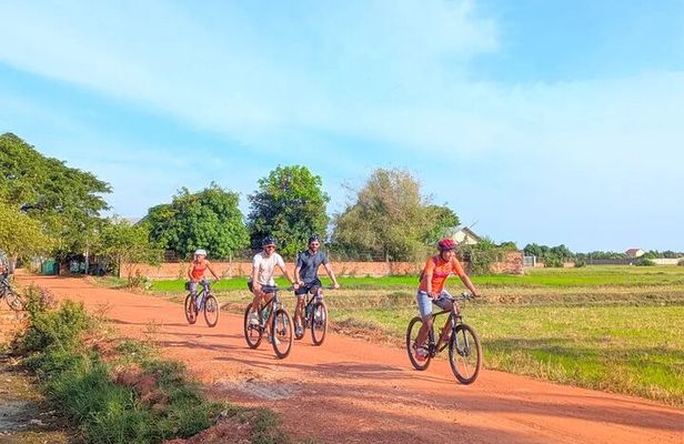 Bike the Siem Reap Countryside at Twilight with Sunset Drink