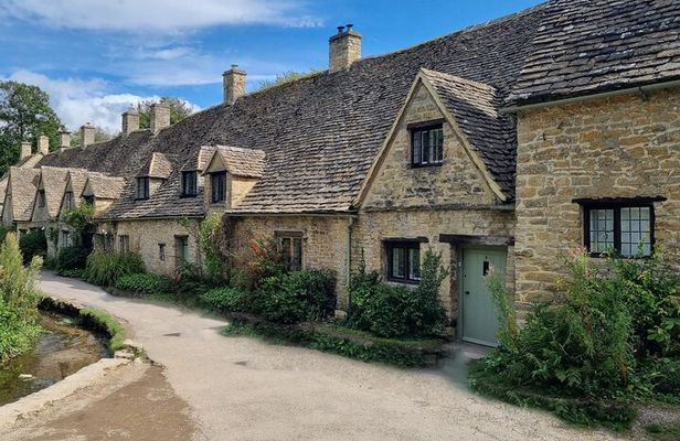 Cotswolds Insiders Guided Full Day Small Group Tour from London