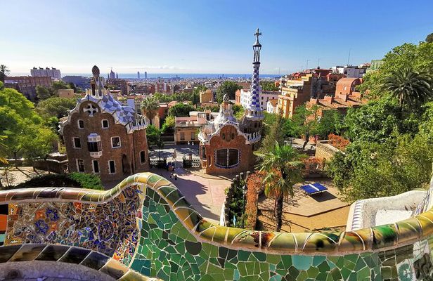 Gaudis Sunset Sagrada Familia and Parc Güell Guided English Tour