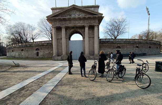 Milan: Electric Bicycle Tour Tourist Guide Live - 3 hours & half