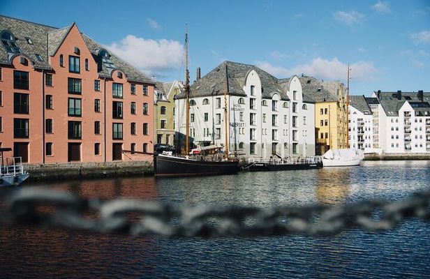 Ålesund on Foot : Art Nouveau, Ocean Views & more