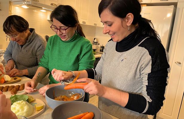 Traditional Home Cooking with a Local in İstanbul City Center