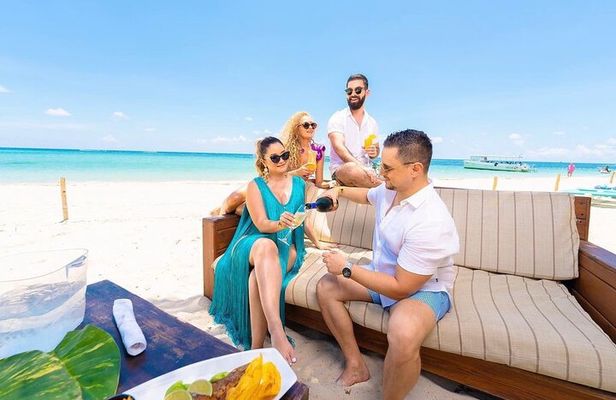 Exclusive West Bay Beach Day at San Simon, Roatán