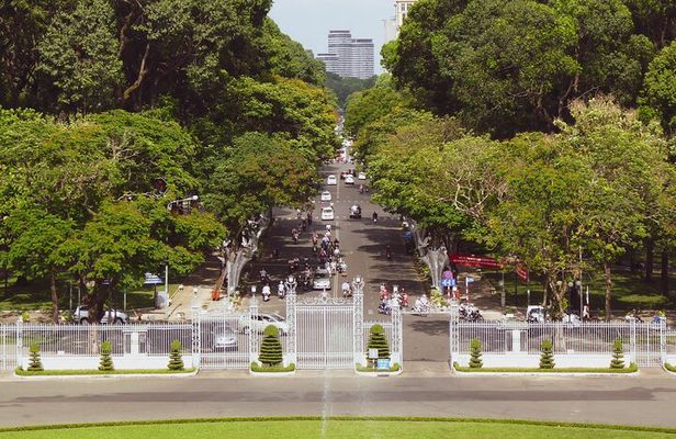 Daily Small Group Tour to Saigon City and Cu Chi Tunnels