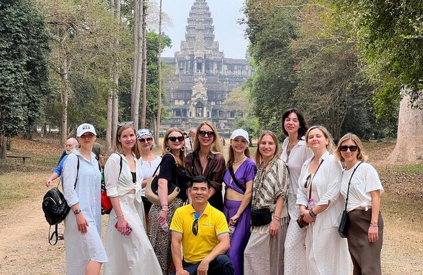 Classic Angkor Wat sunset Private Guide Tour