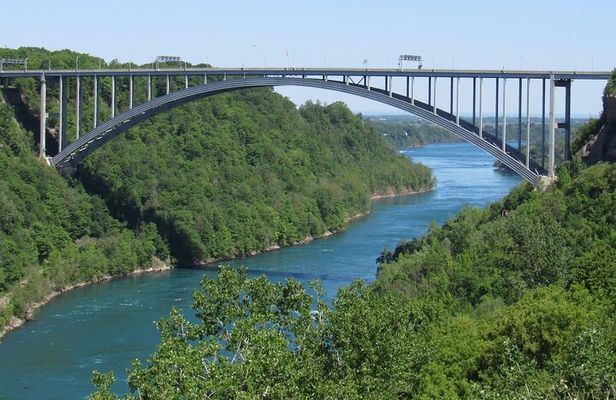 Artpark Guided Tour with Hiking and Climbing Experience