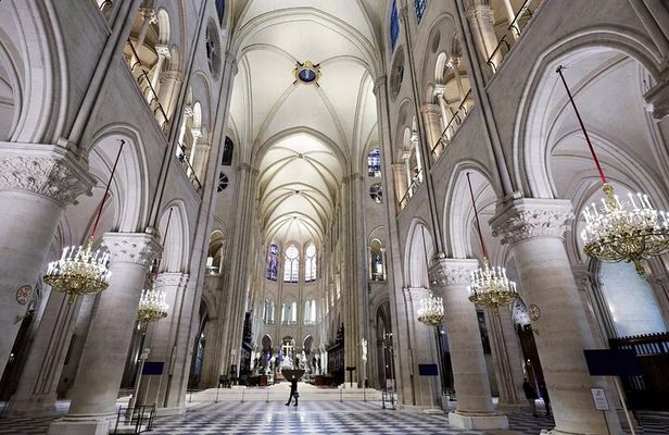 Night Crimes of Paris Tour with Wine and Cheese 