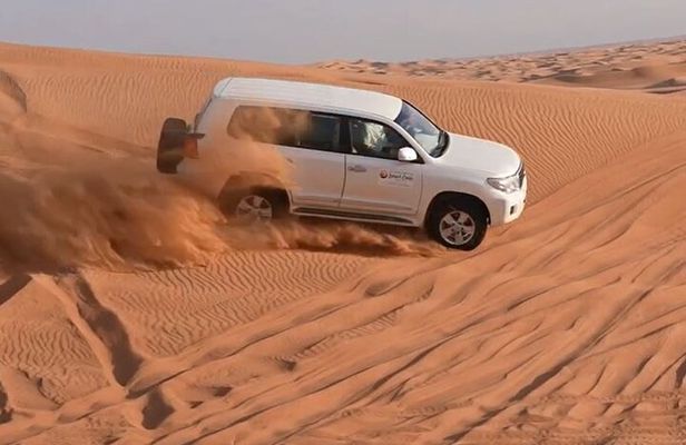 Desert Safari Dubai with Dune Bashing & Buffet Dinner