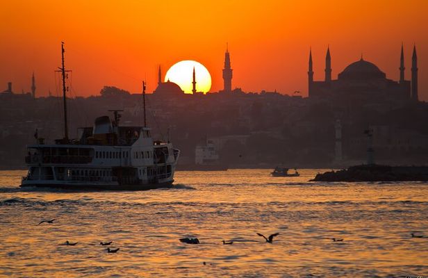 Sunset Bosphorus Yacht Cruise with Golden Horn