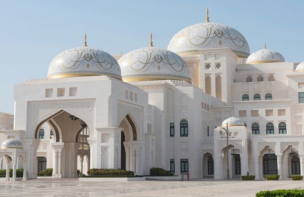 Abu Dhabi Tour with Presidential Palace Entry