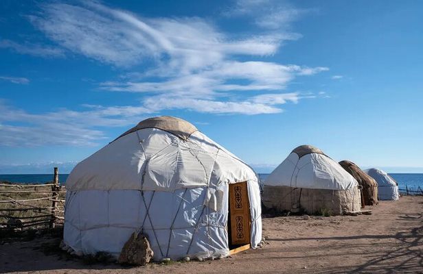 2-Day Issyk Kul Small Group Tour with Yurt Stay and Eagle Show