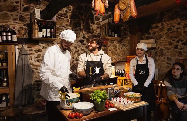 Mozzarella Making Class & Tasting in Vico Equense