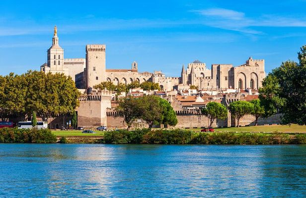 Explore Avignon in 60 minutes with a Local