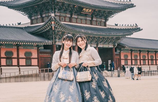 Hanbok Photoshoot and History Tour at Gyeongbokgung Palace