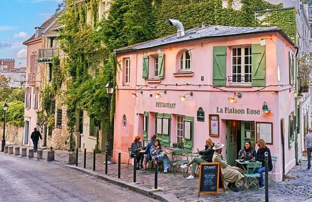 Montmartre and Sacre Coeur Private Guided Tour in Paris
