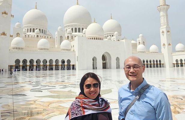 Abu Dhabi Sightseeing City Tour From Dubai with Buffet Lunch