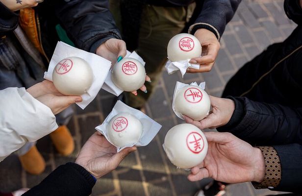 London: Soho & Chinatown Food Walking Tour with Tastings