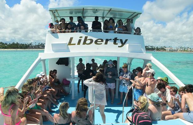 Punta Cana Catamaran: Nonstop Spring Break Party Experience