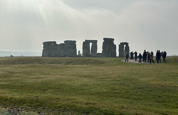 Stonehenge and Bath Private Black Cab Tour with Hotel Pick Up