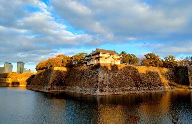 Historic Osaka Castle & Temple – Self-Guided Walking Tour & Local