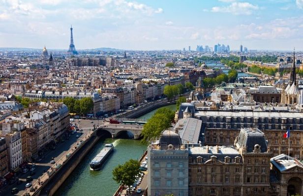 Escorted Paris Day Trip: Eiffel Tower, Notre Dame & Lunch Cruise