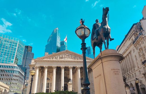 London Historical Tour: Roman Walls to Global Finance