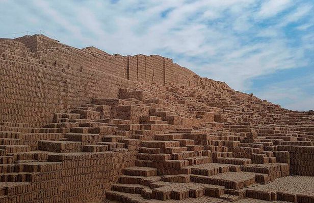Miraflores and Huaca Pucllana Tour from Lima