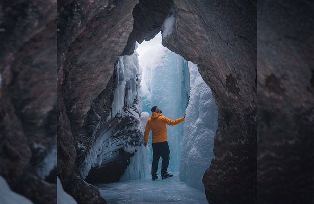 Emerald Lake, Wapta Falls, and Takakkaw Falls Tour in Banff